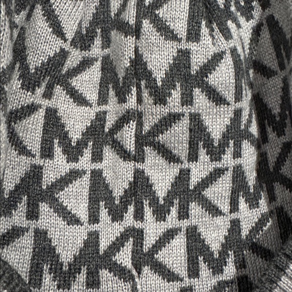 MICHAEL Michael Kors Gray Logo Winter Beanie Hat - Picture 9 of 9